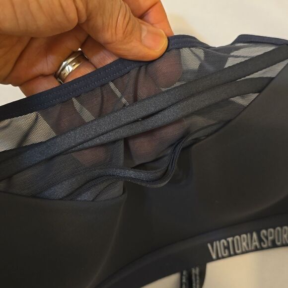 Victoria’s Secret Sports Bra 32C - Picture 2 of 7